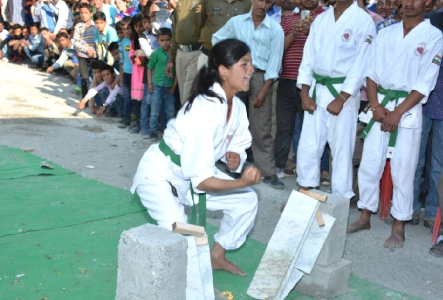 MS Dhoni BodyGaurd Training Girls of Himachal.
