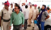 low price offer show company robb the lakhs 
