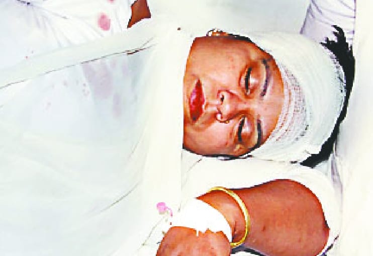 Dump fencing on top of nurse in district hospital, disorder