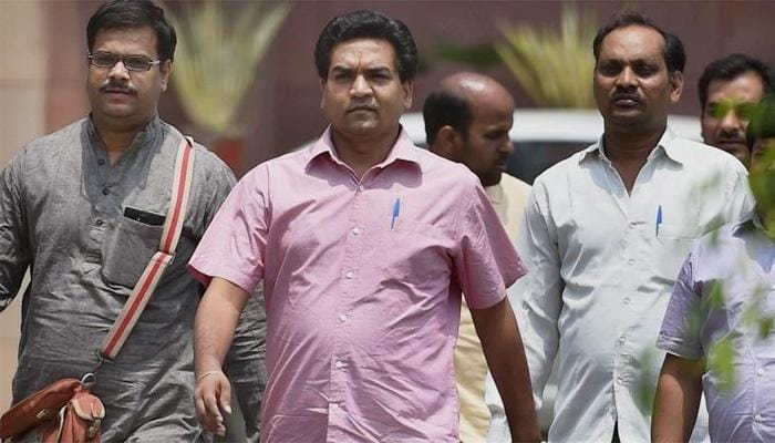 aap crisis, kapil mishra writes blog and alleges arvind kejriwal for not going office