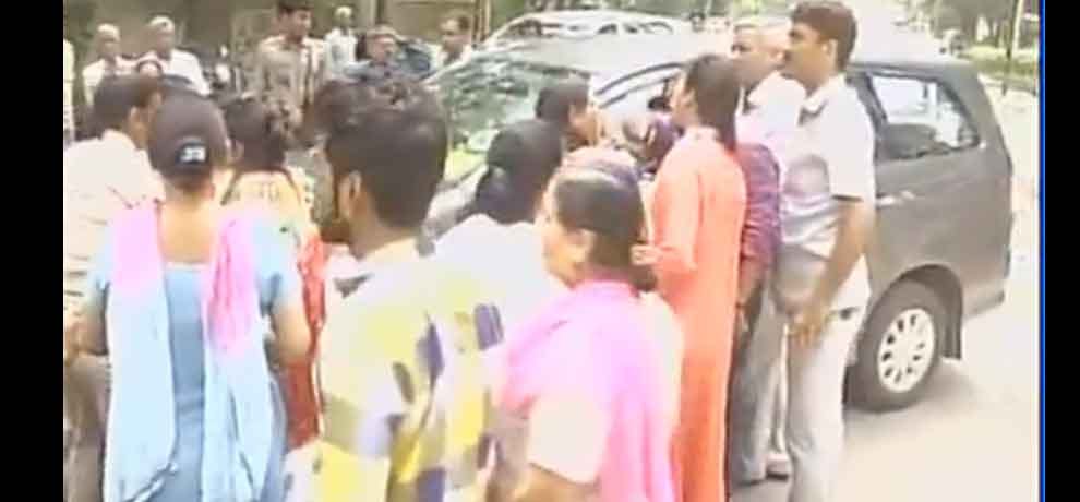Former employees of a state Govt hospital protest in front of Delhi CM Kejriwal's car
