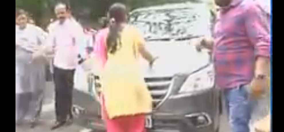 Former employees of a state Govt hospital protest in front of Delhi CM Kejriwal's car
