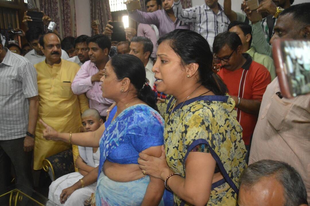 twins daughter are not able to sleep without her father in mathura