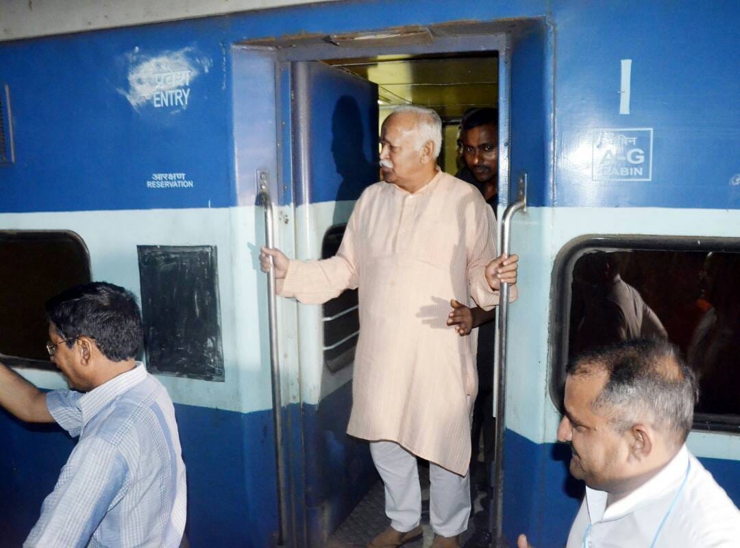 Black flag shown to Mohan Bhagwat