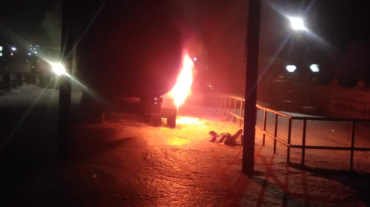father and son burnt in tainker