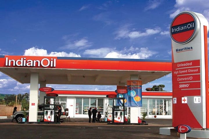 be careful at petrol pump during oil filling 