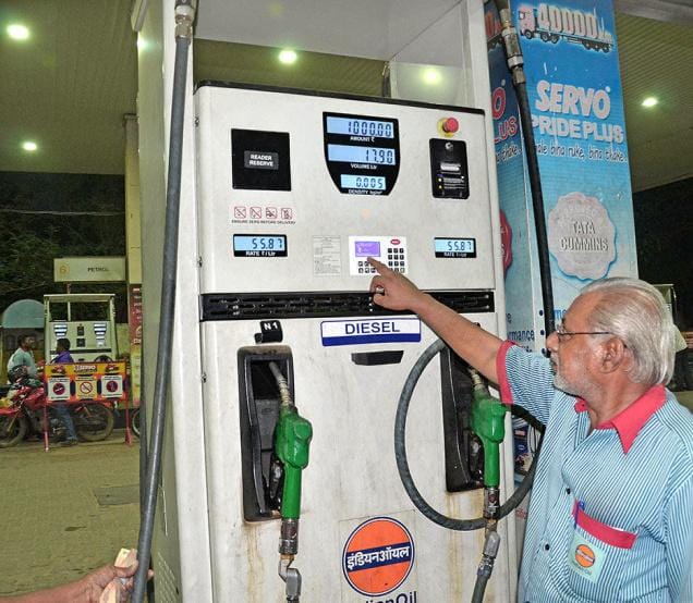 be careful at petrol pump during oil filling 
