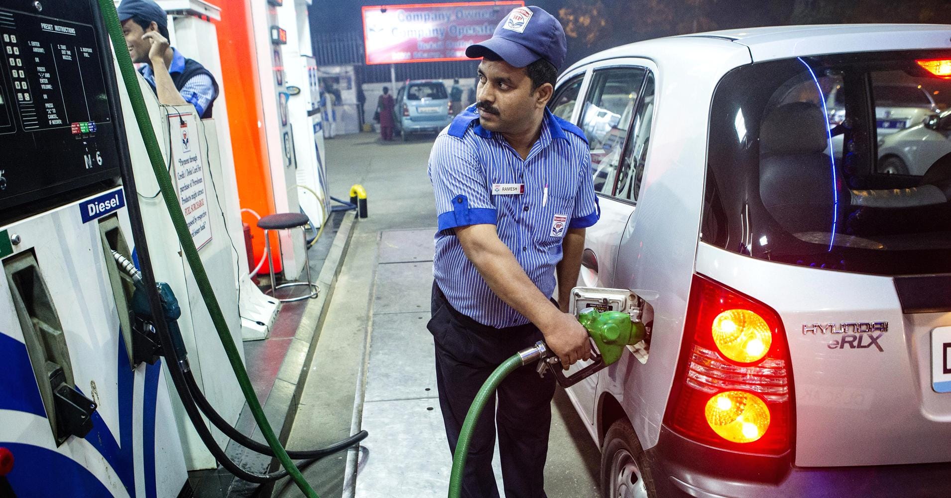 tips to save yourself from cheating on petrol pumps