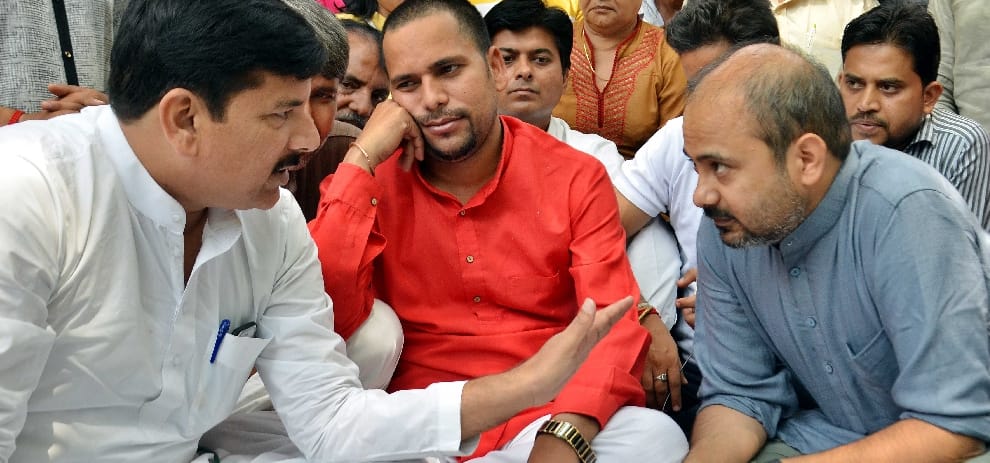 aap mla sanjeev jha breaks hunger strike against kapil mishra