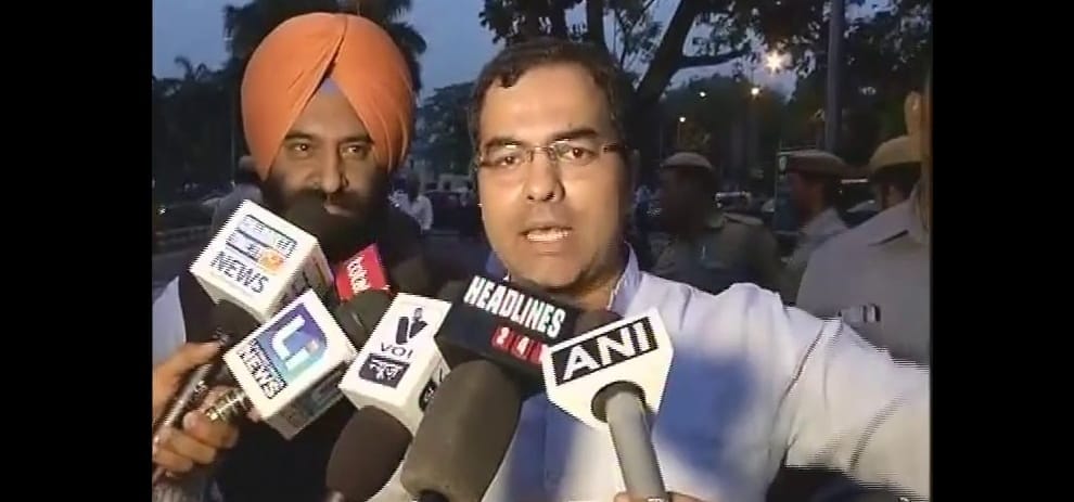 Arvind Kejriwal ran away on seeing us says bjp MP pravesh verma on water issue