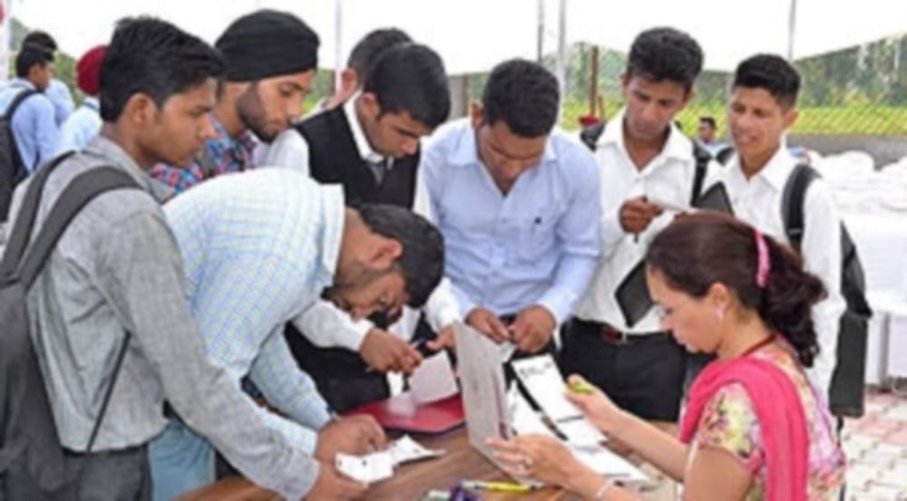 rush in delhi university open days after cbse 12th result