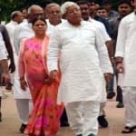लालू यादव परिवार के साथ (फाइल फोटो)