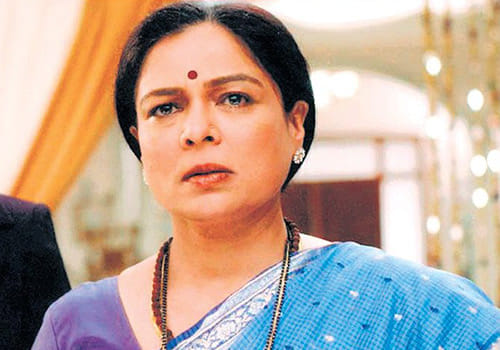 famous bollywood actress Reema Lagoo passes away after suffering a cardiac arrest 
