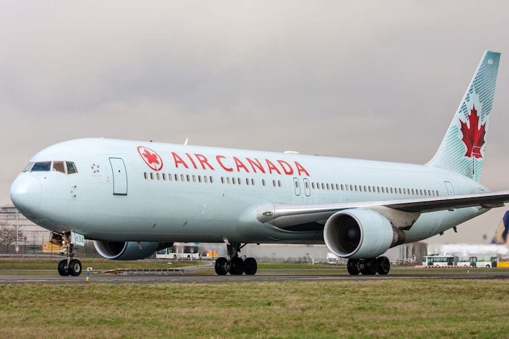 Air Canada flight diverts to Orlando, passenger tries to open door