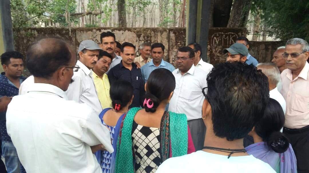   nagar nigam sealed three houses