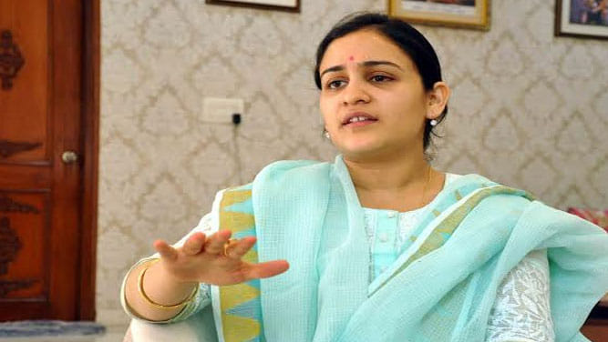 aparna yadav says about akhilesh and mulayam
