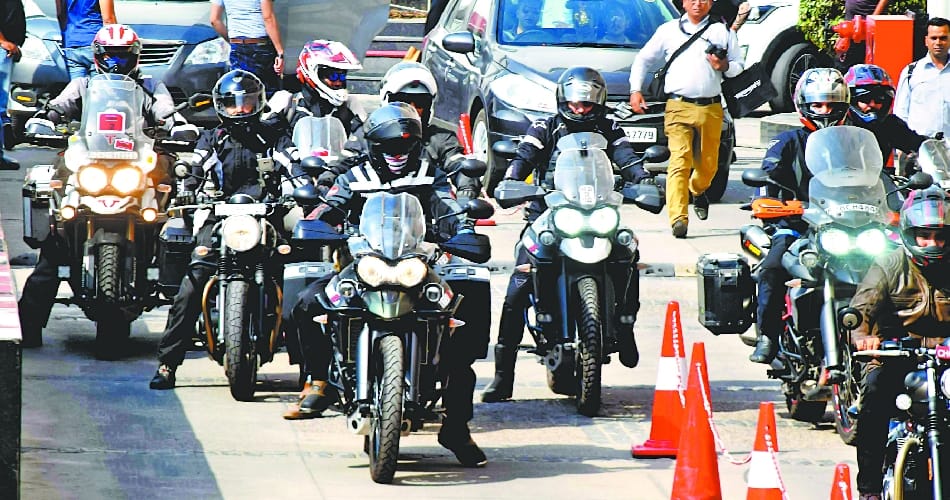 bollywood actor amit sadh on adventourous rally with 14 bikers