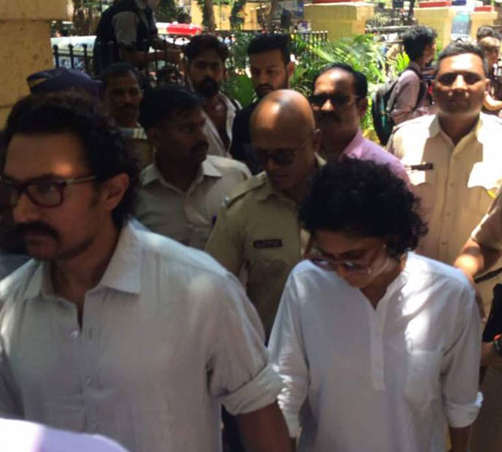 aamir khan rishi kapoor attended reema lagoo funeral 