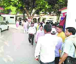 Two teacher groups clash on streets