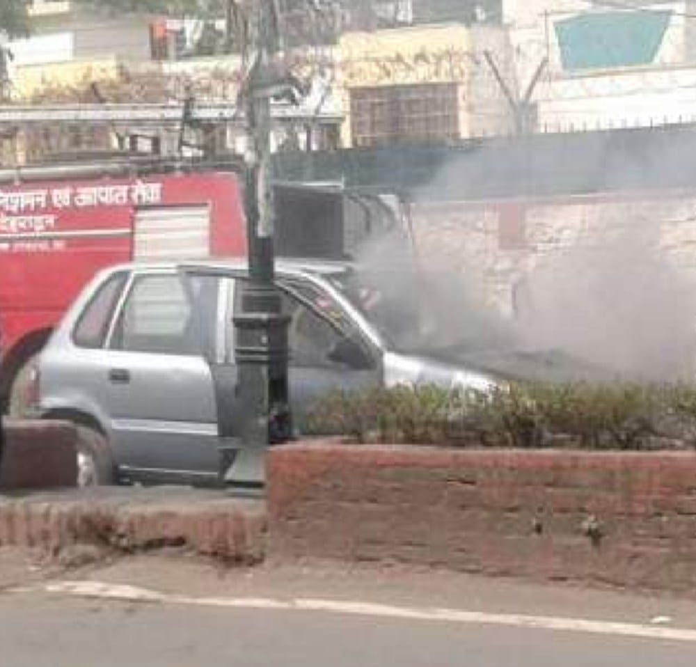 car in fire in darshan lal chowk dehradun