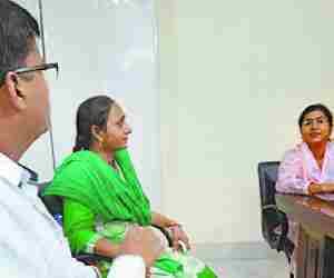 Tehsildar abused in court, cried
