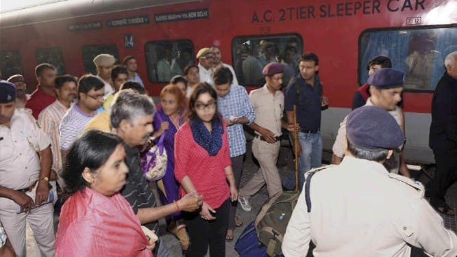 grp looted woman in train