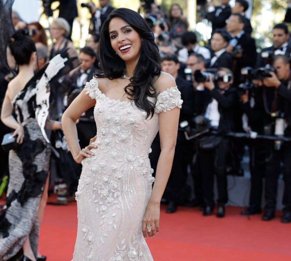 mallika sherawat looks stunning in cannes international film festival