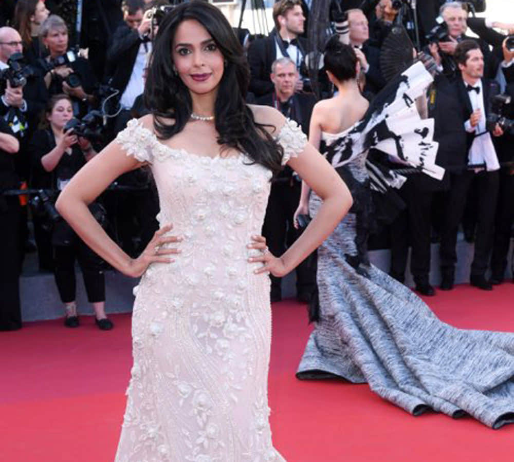 actress mallika sherawat at mumbai street after a long time