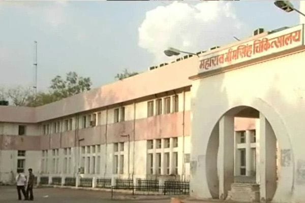 a woman tutor allege her colleague for this