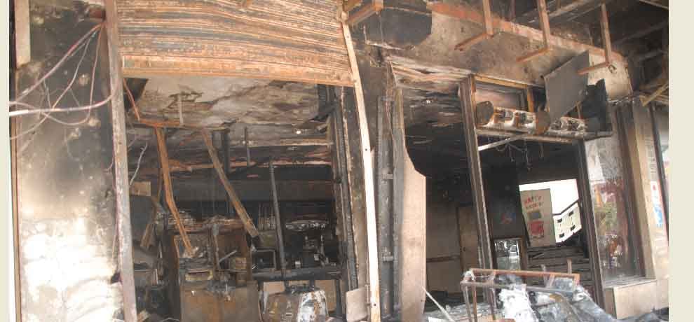 fire in mac donald shop in noida