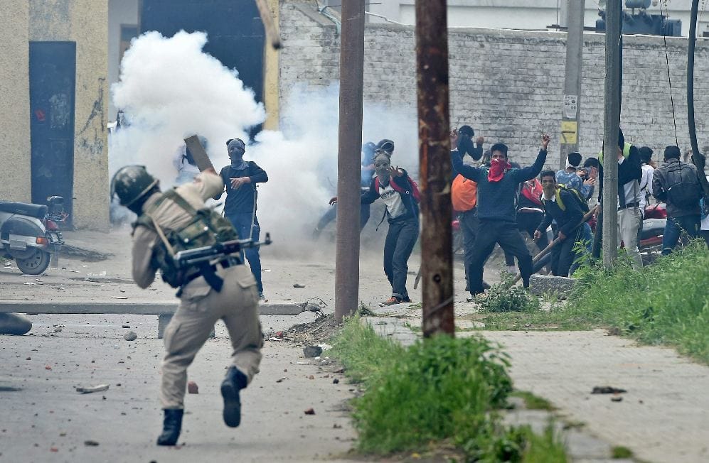  clashes between students and forces in kulgam