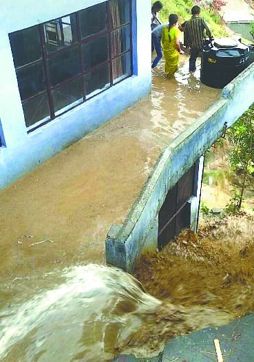  Heavy loss to the Panchachuli Weiman Weaver Factory with sharp rain