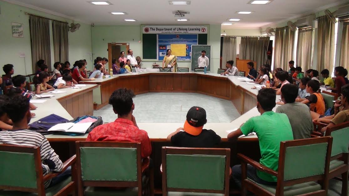 Children are learning the tricks in the summer camp