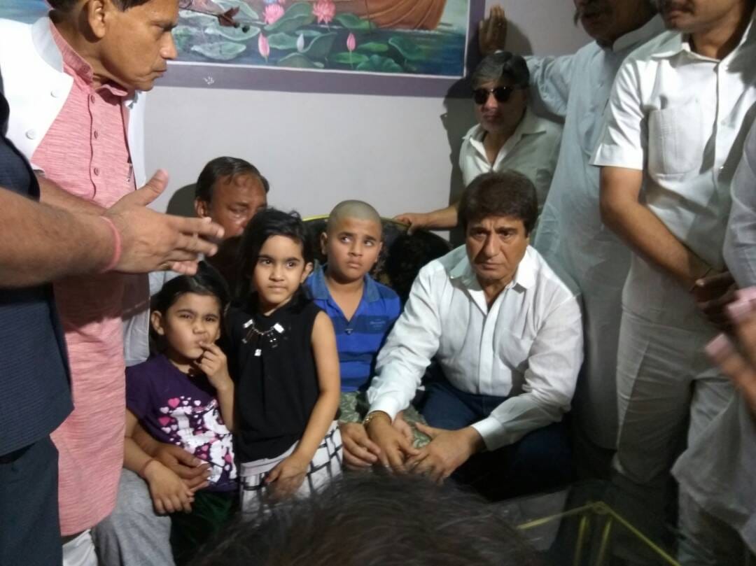 rajbabbar said in mathura that murder and loot have open the loose point of law and order in up
