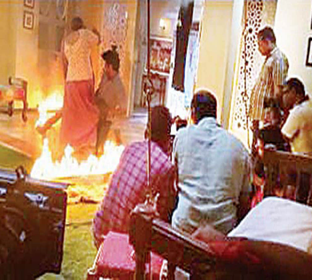 Reema Lagoo killing Sanjay Dutt in 'Vaastav', unknown facts, reema lagoo death anniversary