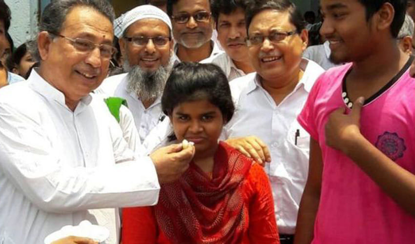 a hindu girl got top 10 rank in madarsah exams