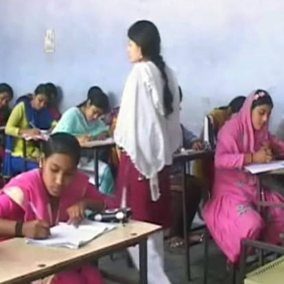 a hindu girl got top 10 rank in madarsah exams
