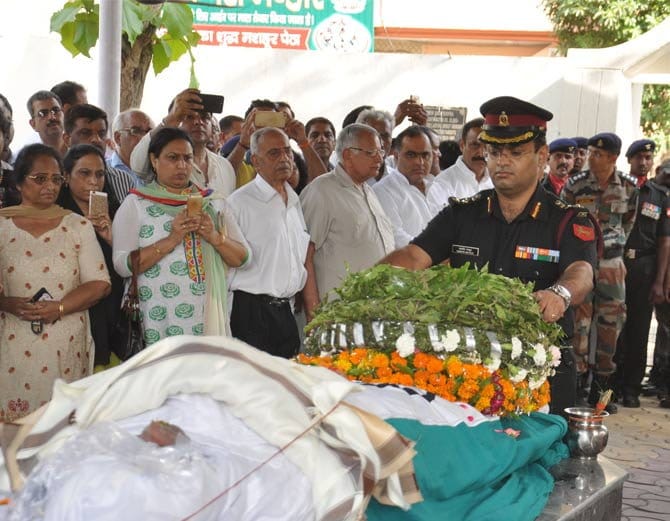 siachin martyr colonel mannu tandon funeral at karnal