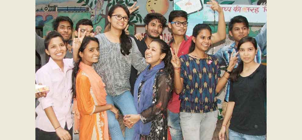 Kartikeya becomes topper, Honey tops in girls