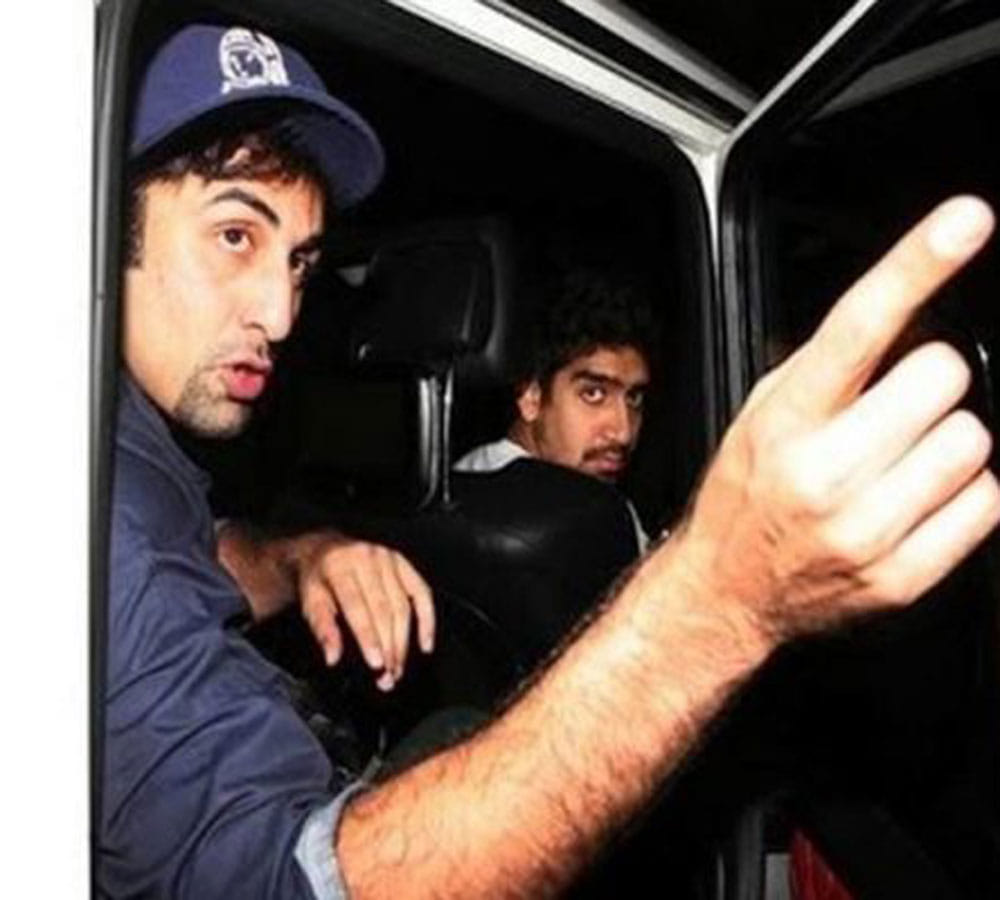 Ranbir Kapoor bullies a photographer at the airport