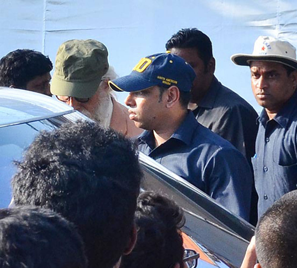 Amitabh Bachchan steps out to shoot for 102 Not Out photos viral