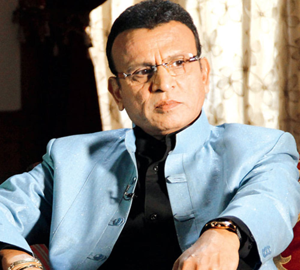 veteran actor Annu Kapoor took a dig at the Padma award while replying to a fan on Twitter