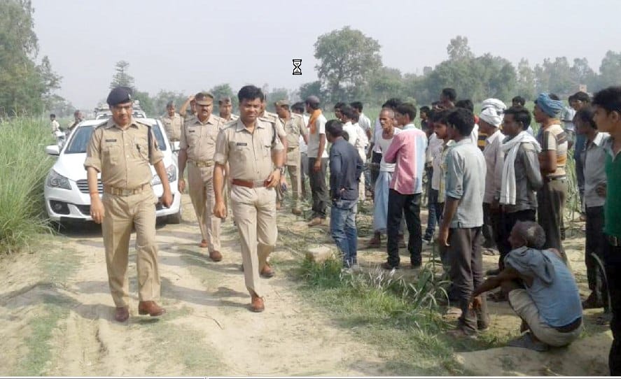 Married daughter and boyfriend killed and hanged from the tree