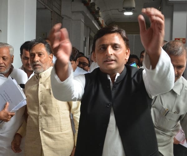 akhilesh yadav in vidhan mandal in Lucknow.