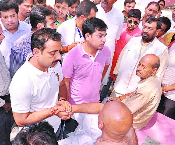  IAS officer anurag tiwary creameted in bahraich.