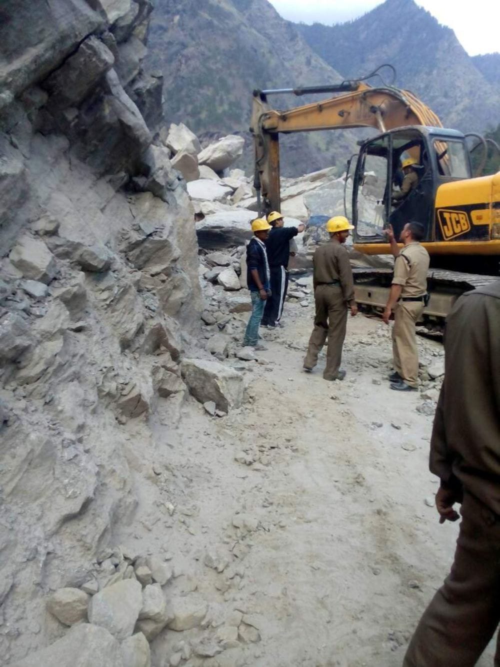 hathi parvat on Badrinath highway is very dangerous
