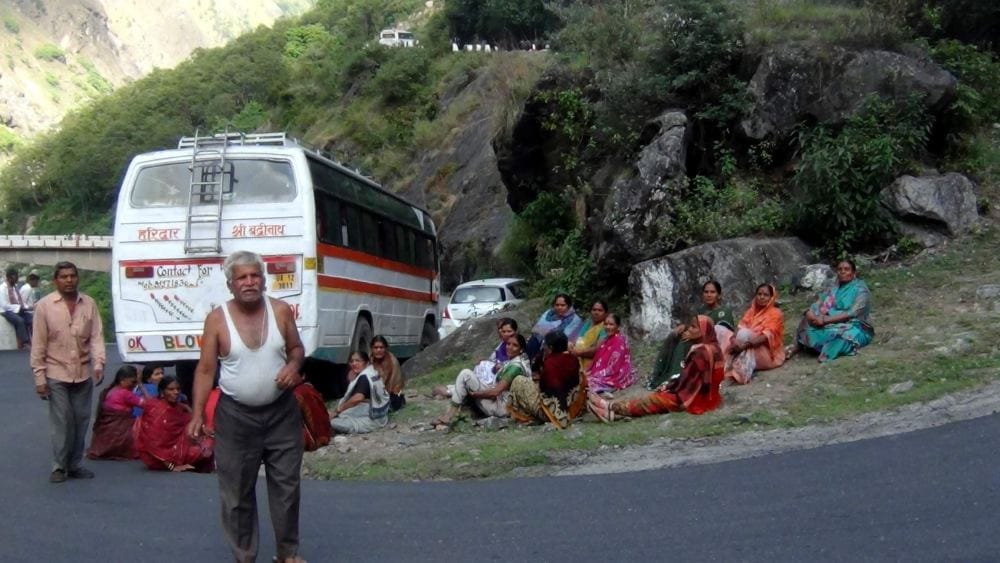  photos of badrinath highway during 27 hours
