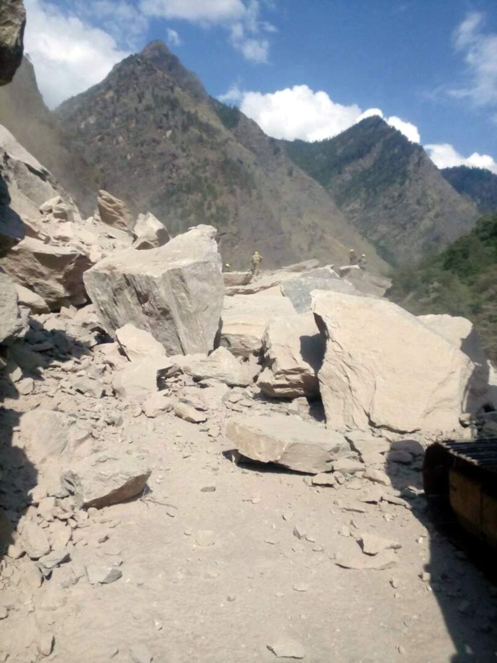  photos of badrinath highway during 27 hours