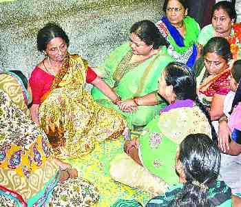 UP government with mournful family