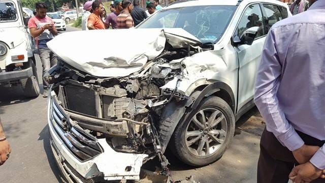 Huge accident in industrial area chadigarh near elante mall